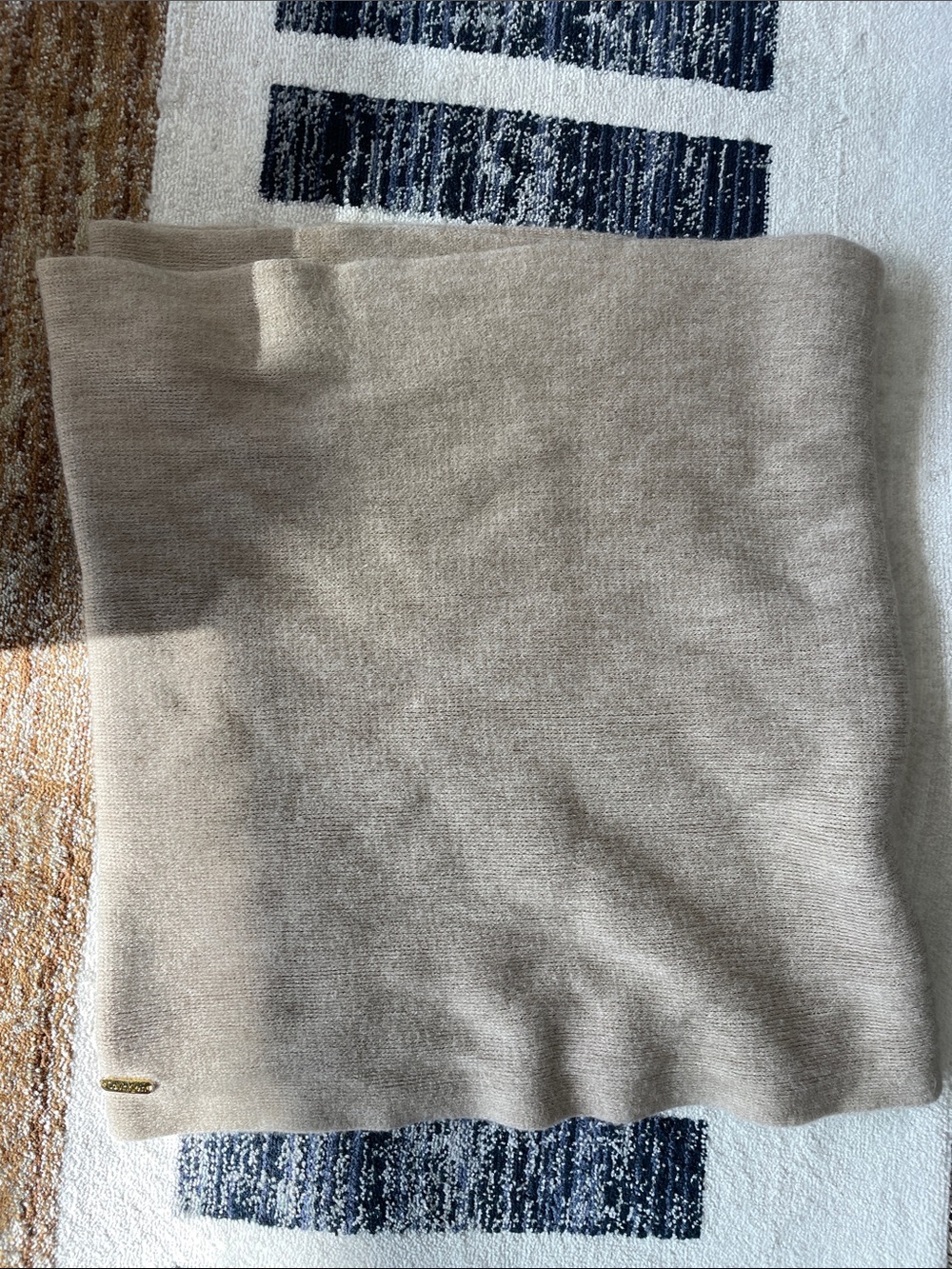 Calvin Klein circle scarf